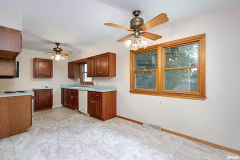 1208 12th St, Viola, IL 61486 photo 11