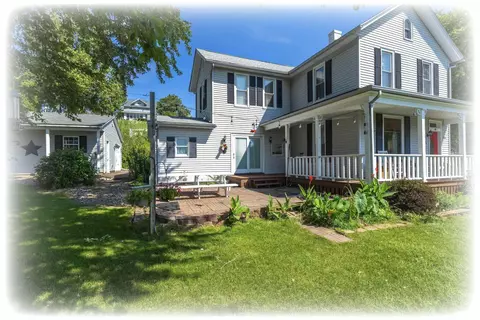 2002 Mississippi Blvd, Bettendorf, IA 52722