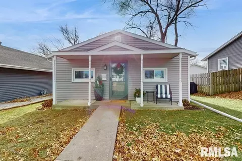 1839 Oak St, Bettendorf, IA 52722
