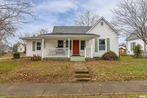 413 Pennsylvania Ave, Carterville, IL 62918