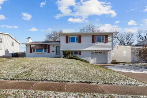 3309 S Hampton Dr, Bettendorf, IA 52722