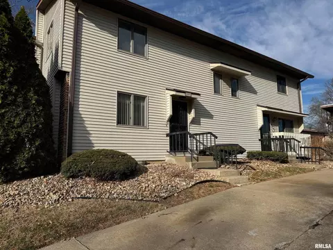 5905 36th Avenue Ct, Moline, IL 61265