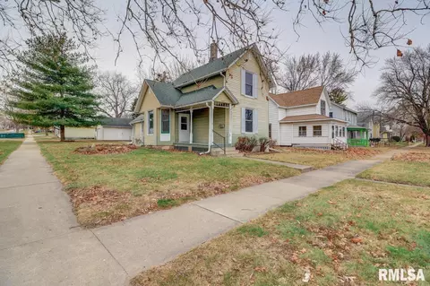1700 Pershing Blvd, Clinton, IA 52732