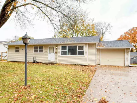 3716 N Pine St, Davenport, IA 52806
