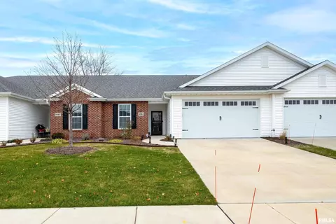 5581 W Creekside Ln, Bettendorf, IA 52722