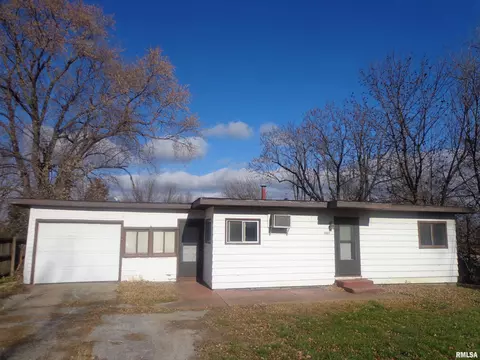 2605 Larch Rd, Quincy, IL 62301