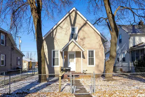 421 15th Ave, East Moline, IL 61244