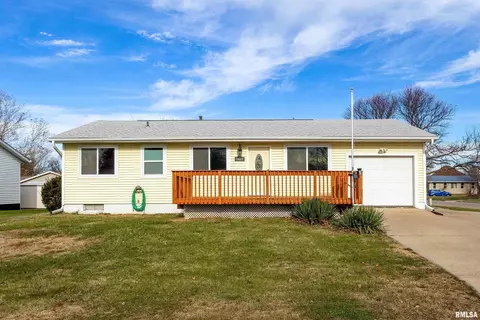 2803 Fairhaven St, Muscatine, IA 52761