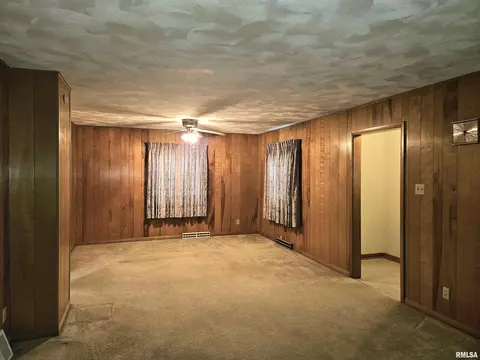 440 Maple St, Bennett, IA 52721 photo 5