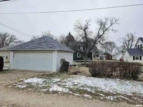 440 Maple St, Bennett, IA 52721 photo 3