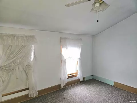 440 Maple St, Bennett, IA 52721 photo 9