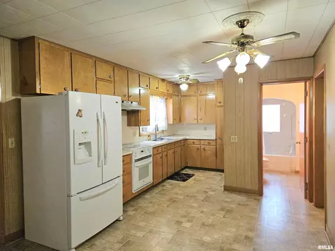 440 Maple St, Bennett, IA 52721 photo 6