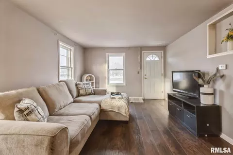 301 E Walnut St, Sheffield, IL 61361 photo 7