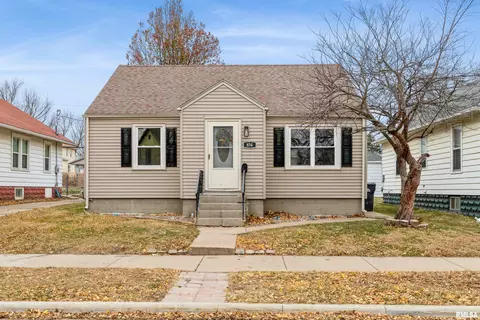 834 15th Ave S, Clinton, IA 52732