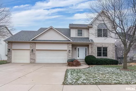 5717 Star View Dr, Bettendorf, IA 52722
