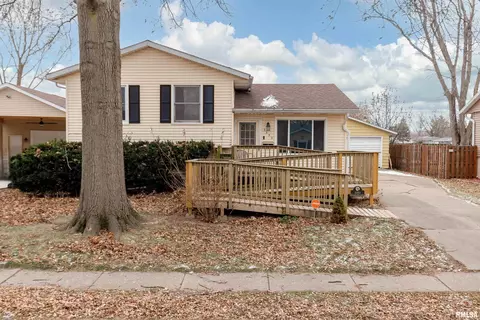 3353 W Columbia Ave, Davenport, IA 52804