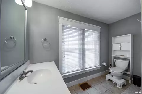 503 E Boulevard St, Marion, IL 62959 photo 17