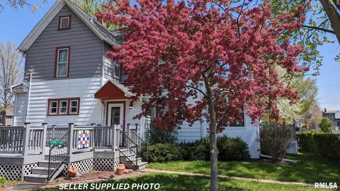 2402 Arlington Ave, Davenport, IA 52803