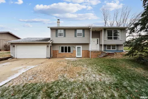 82 Main St, Lowden, IA 52255