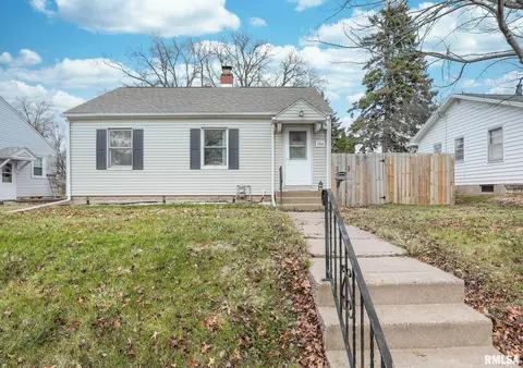 1914 W Pleasant St, Davenport, IA 52804