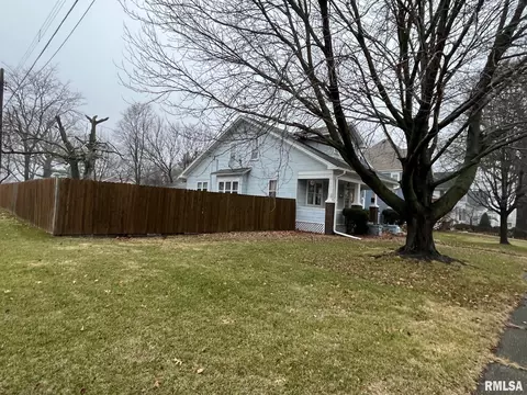 249 Dwight St, Kewanee, IL 61443 photo 4