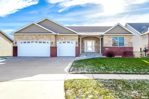 1935 E 58th St, Davenport, IA 52807