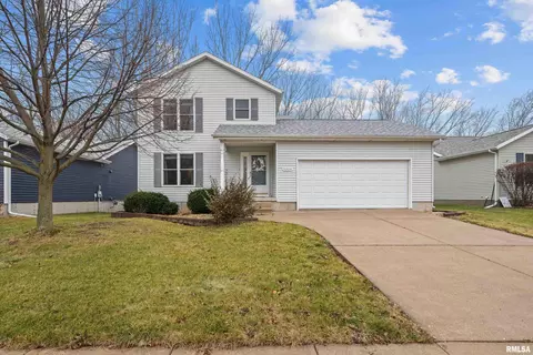 5304 Hillandale Rd, Davenport, IA 52806