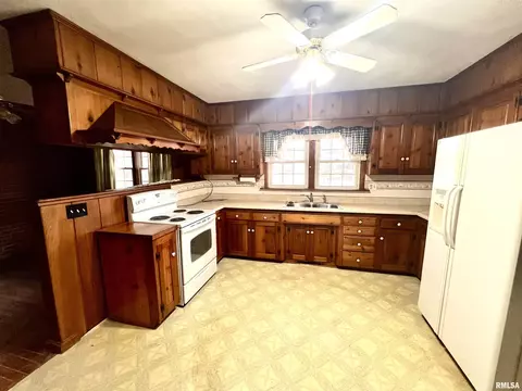 507 E Allen St, Marion, IL 62959 photo 13