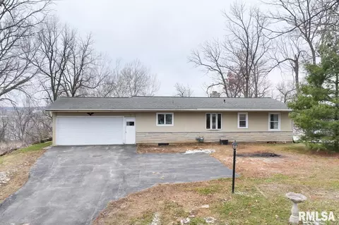 10 N 6th St, Fulton, IL 61252