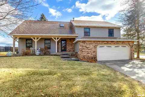 4325 Aspen Hills Cir, Bettendorf, IA 52722