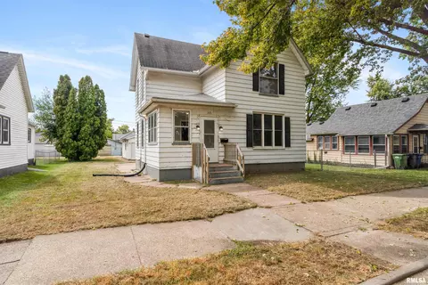 319 4th Ave N, Clinton, IA 52732
