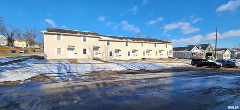 110-122 27th Ave N, Clinton, IA 52732