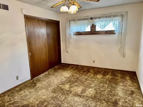 3008 36th St, Moline, IL 61265 photo 10