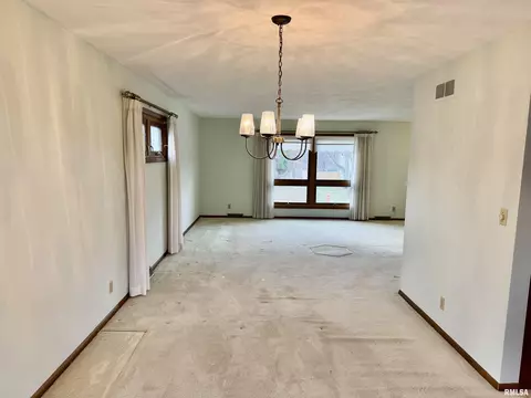 3008 36th St, Moline, IL 61265 photo 5