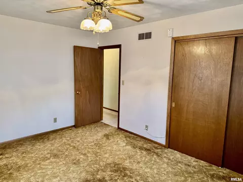 3008 36th St, Moline, IL 61265 photo 12