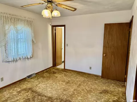 3008 36th St, Moline, IL 61265 photo 11