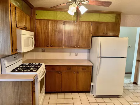 3008 36th St, Moline, IL 61265 photo 3
