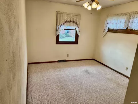 3008 36th St, Moline, IL 61265 photo 15