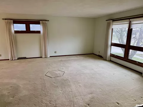 3008 36th St, Moline, IL 61265 photo 6