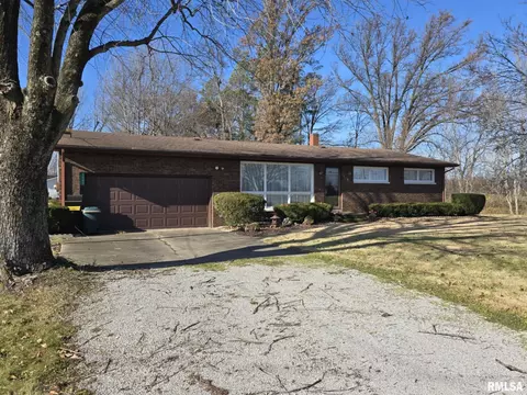 1597 S Washington St, Du Quoin, IL 62832