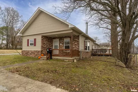 501 S Binkley St, West Frankfort, IL 62896