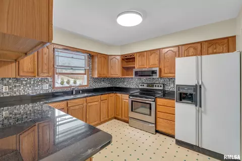 1509 36th Ave, Moline, IL 61265 photo 9