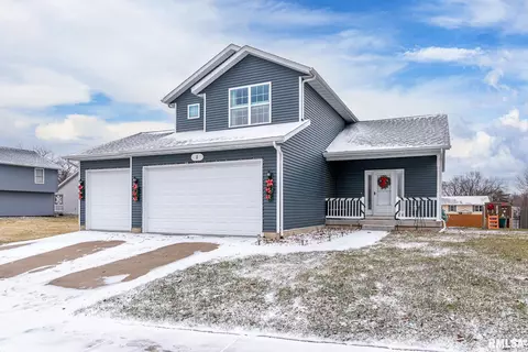 1 W Village Cir, Davenport, IA 52806