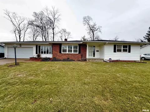 540 Scenic Dr, Clinton, IA 52732