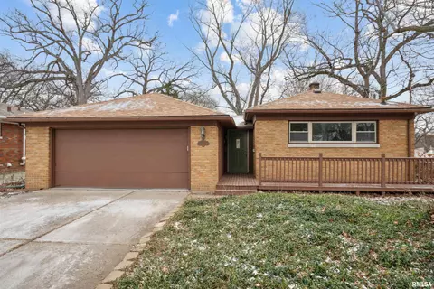 2020 12th St, East Moline, IL 61244