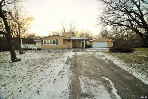469 Oakwood Cir, Coal Valley, IL 61240