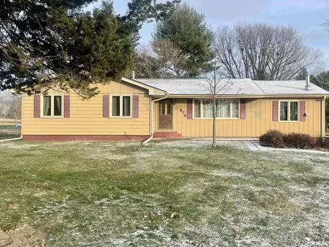 420 N 7th St, Neponset, IL 61345