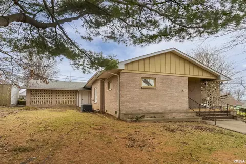 1502 E Main St, West Frankfort, IL 62896
