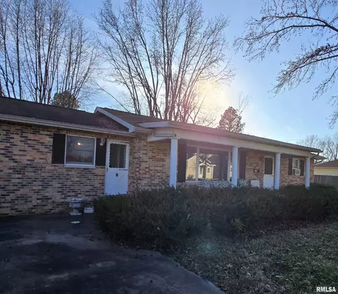 310 E Cleveland St, West Frankfort, IL 62896