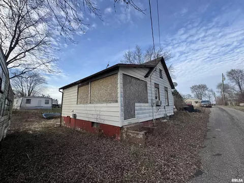 105 N Howard St, Bryant, IL 61519